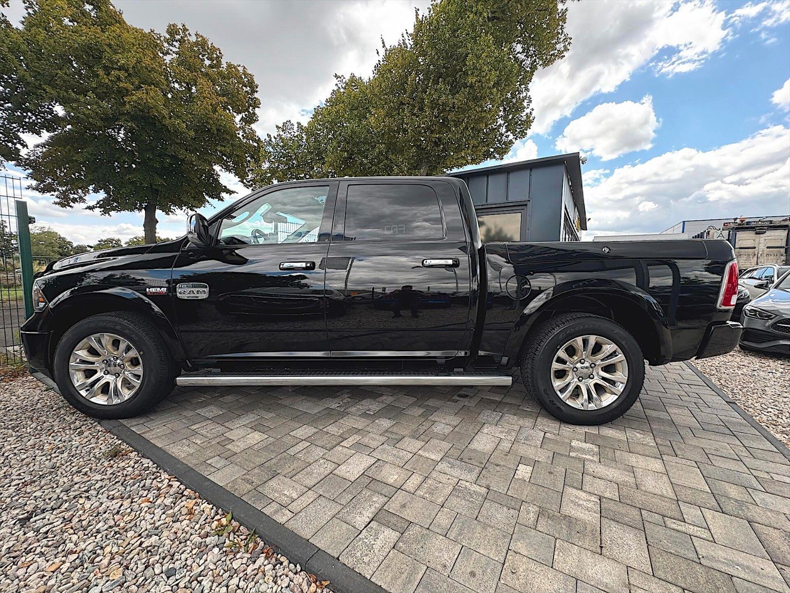 Fahrzeugabbildung Dodge RAM 5.7 V8 HEMI LARAMIE LONGHORN RAM BOX  LPG