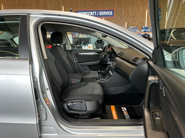 MYAUTOCENTER – Gebraucht- und Jahreswagen mit Werkstattservice in Pfaffenhofen Volkswagen Passat *ACC*NAV*AHK*PDC*SitzHZ*2-ZONEN*TotWinkel