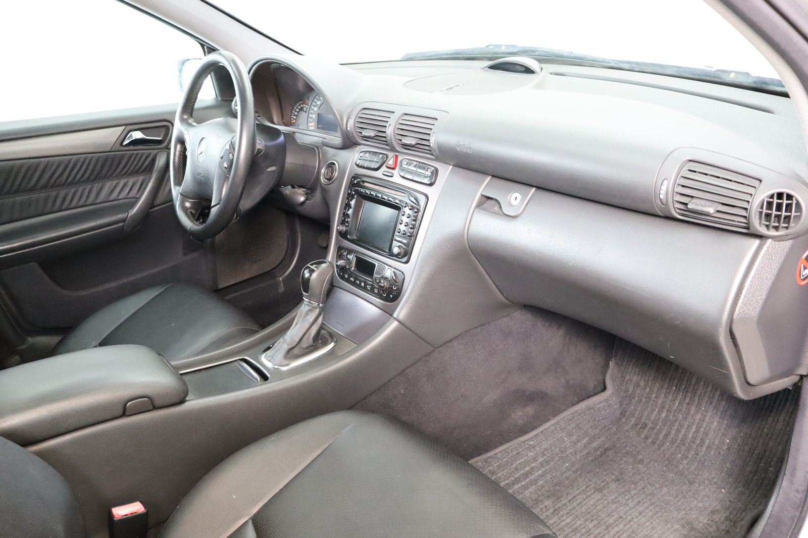 Fahrzeugabbildung Mercedes-Benz C 320 AVANTGARDE 1. Hand * Xenon * Leder * Navi