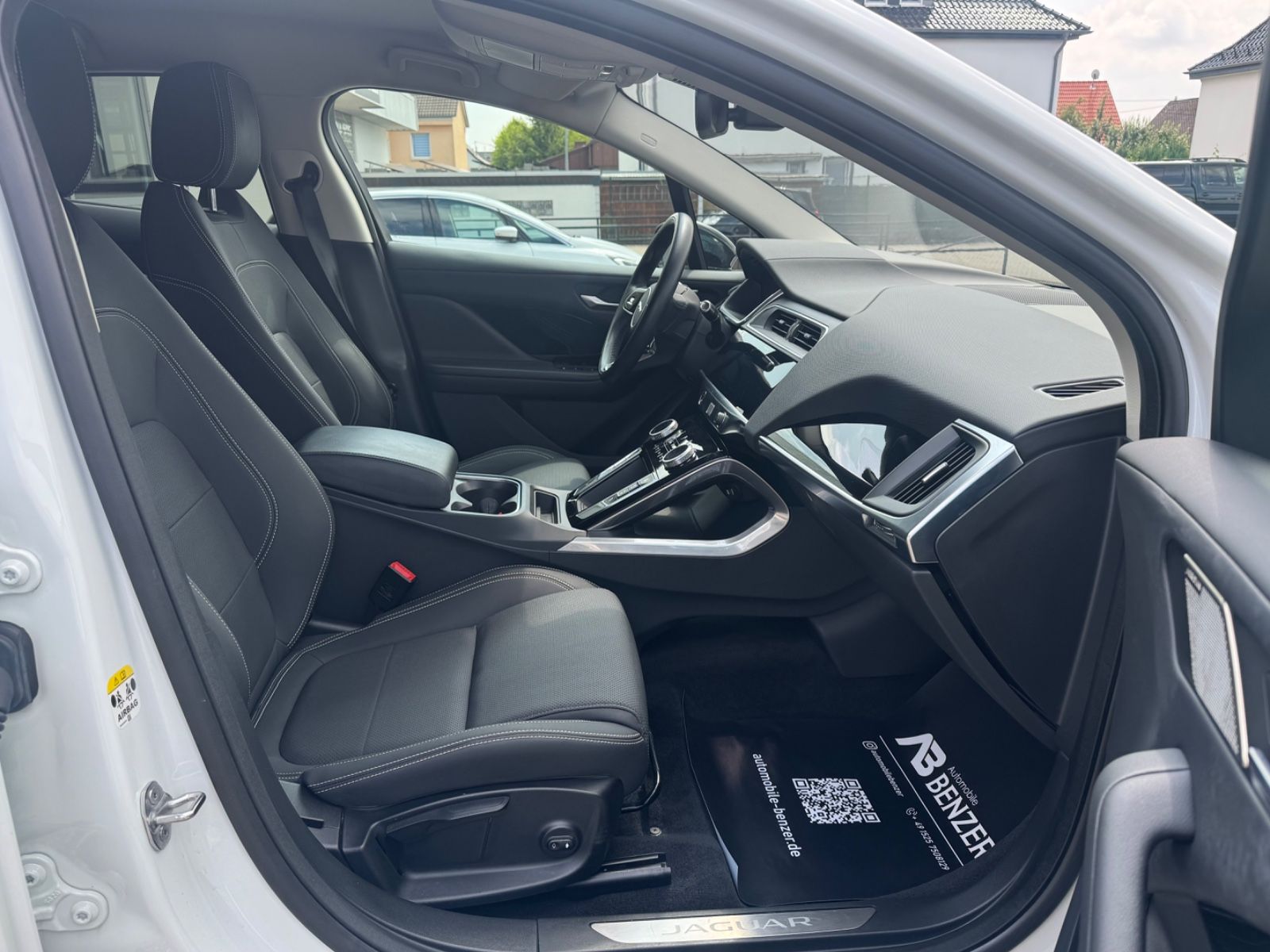Fahrzeugabbildung Jaguar I-PACE 400 AWD/Black-Pack/CarPlay/MERIDIAN/89,6%