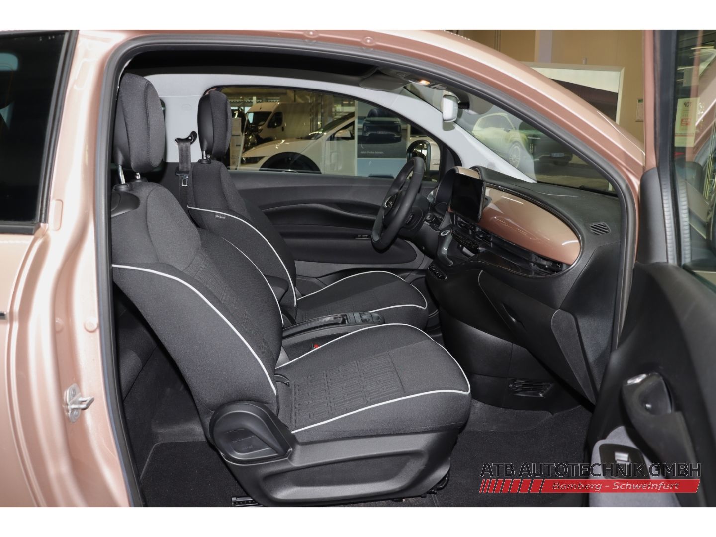 Fahrzeugabbildung Fiat 500e Cabrio 42kWh SOH 95,7% Komfort- und Stylepa