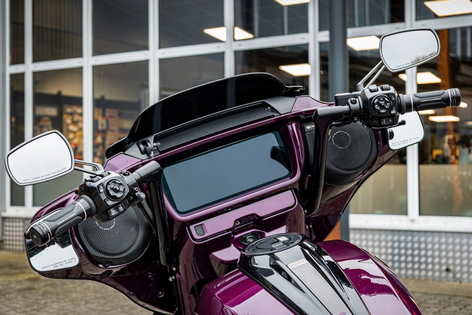 Fahrzeugabbildung Harley-Davidson CVO Street Glide FLHXSE 121 cui - Jekill & Hyde