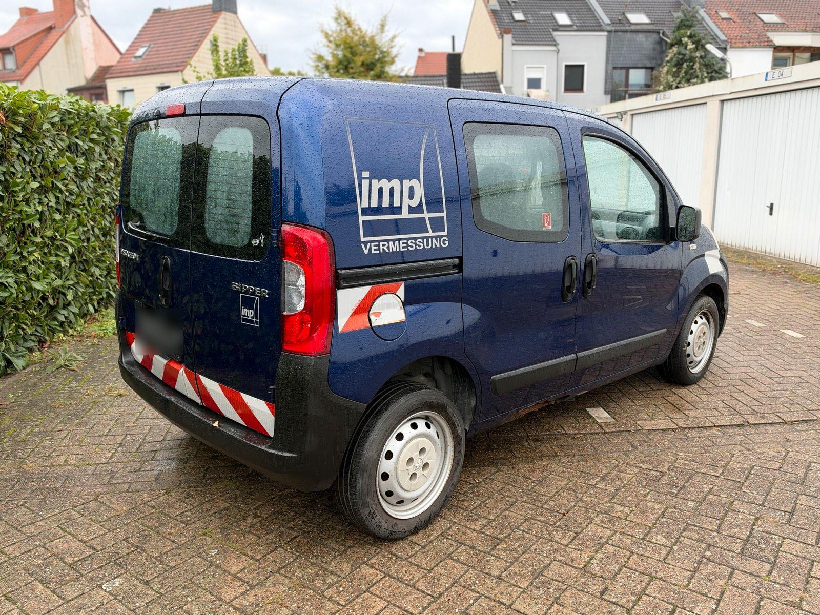 Peugeot Bipper 2010 — interior