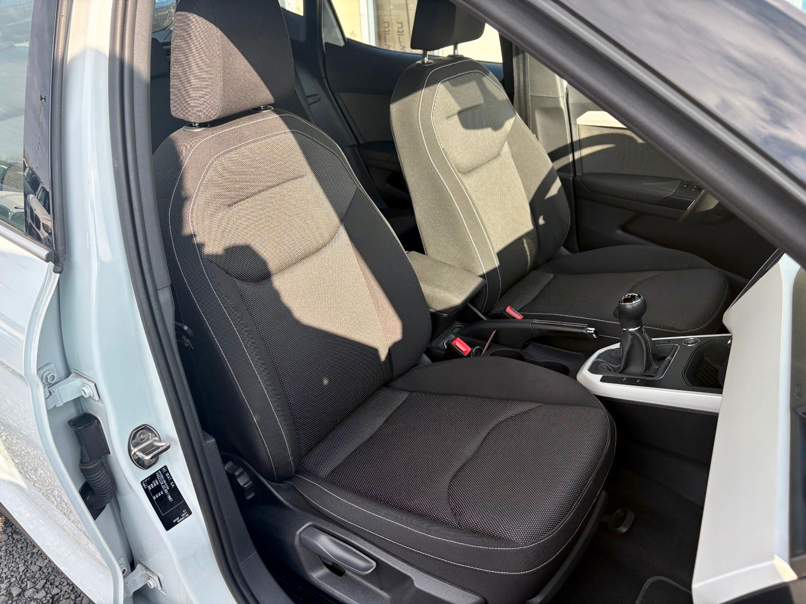 Fahrzeugabbildung SEAT Arona 1.0 Xcellence 85kW Navi SHZ PDC 1.HAND