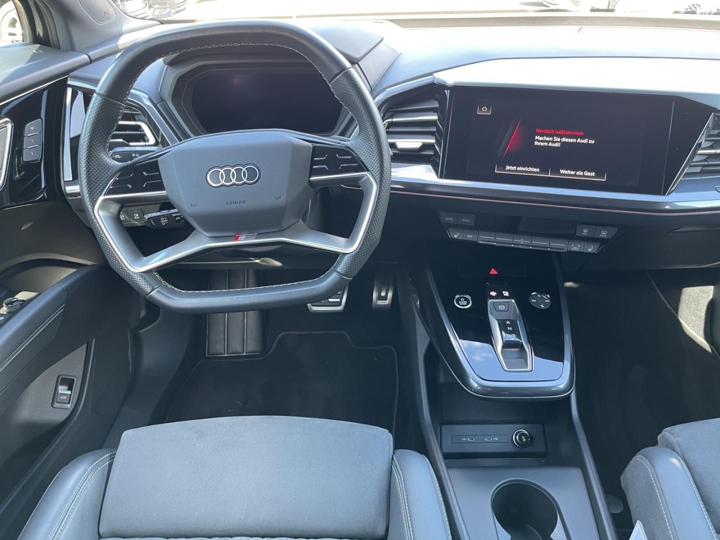 Fahrzeugabbildung Audi Q4 Sportback e-tron 50 S-Line Matrix 21" Sonos