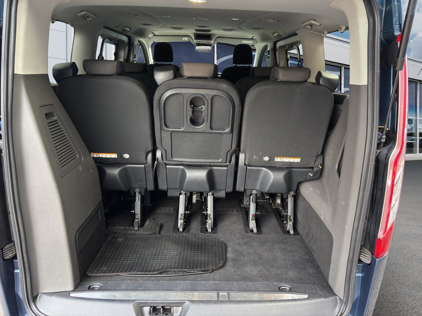 Fahrzeugabbildung Ford Tourneo Custom 2.0 TDi 320 L1 Titanium