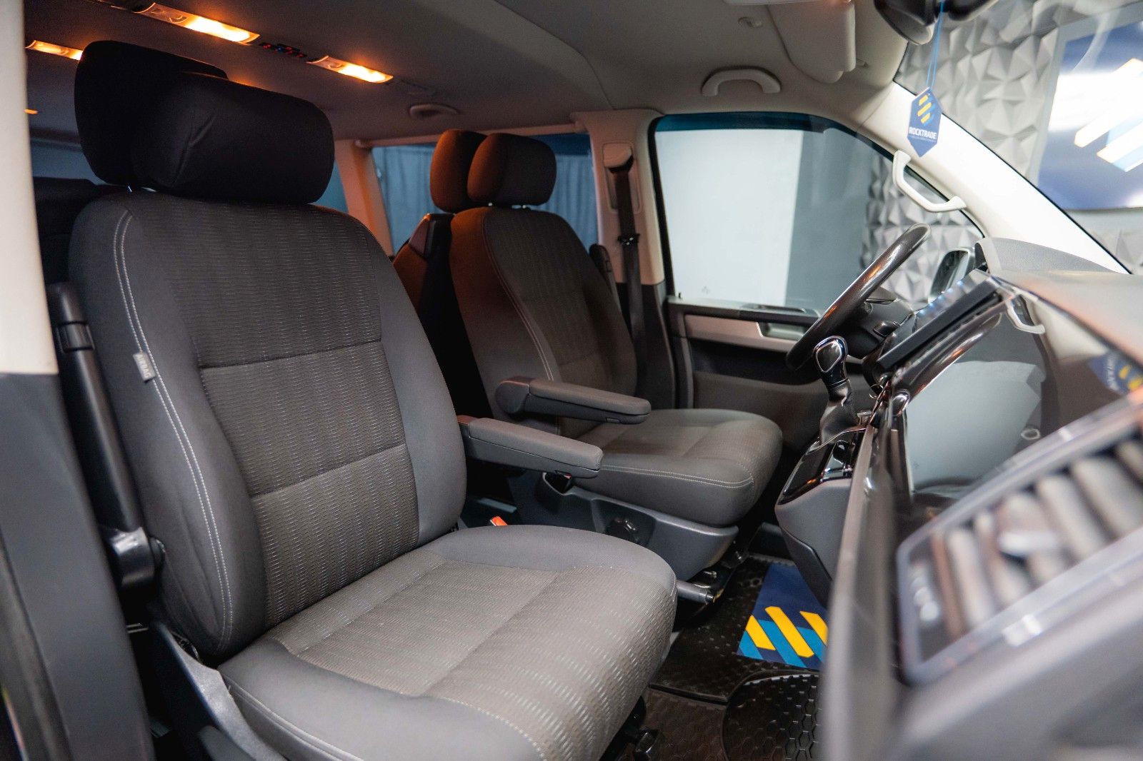 Fahrzeugabbildung Volkswagen T6 Multivan 2.0 TDI DSG Lang *ACC*CarPlay*DAB*