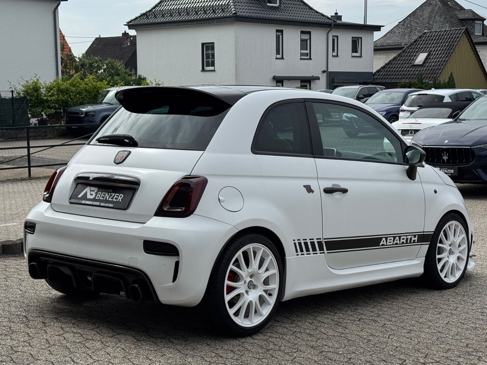 Fahrzeugabbildung Abarth 595 esseesse/CARBON/Akrapovic/MATT/Maxton-Design