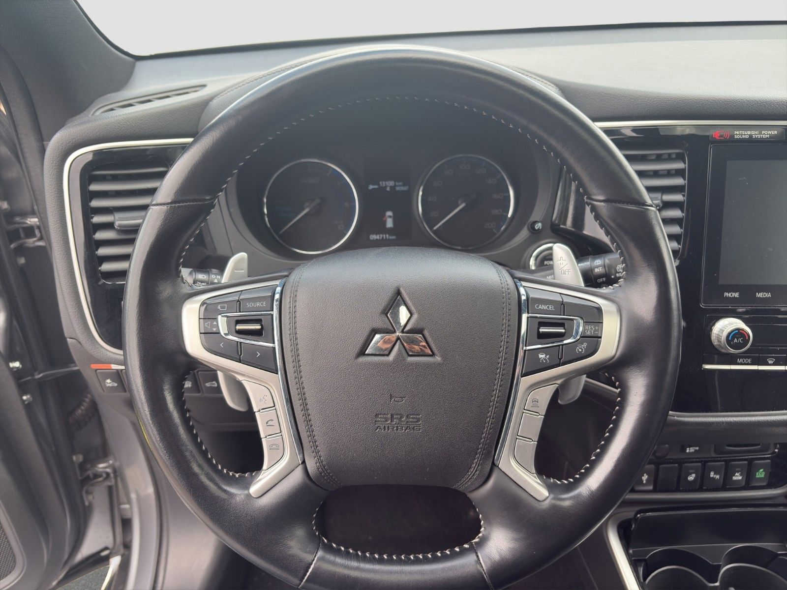 Fahrzeugabbildung Mitsubishi Plug-in Hybrid Outlander