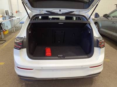 Golf VIII 1.5 eTSI DSG IQ LIGHT+KAMERA+AHK+ACC+D
