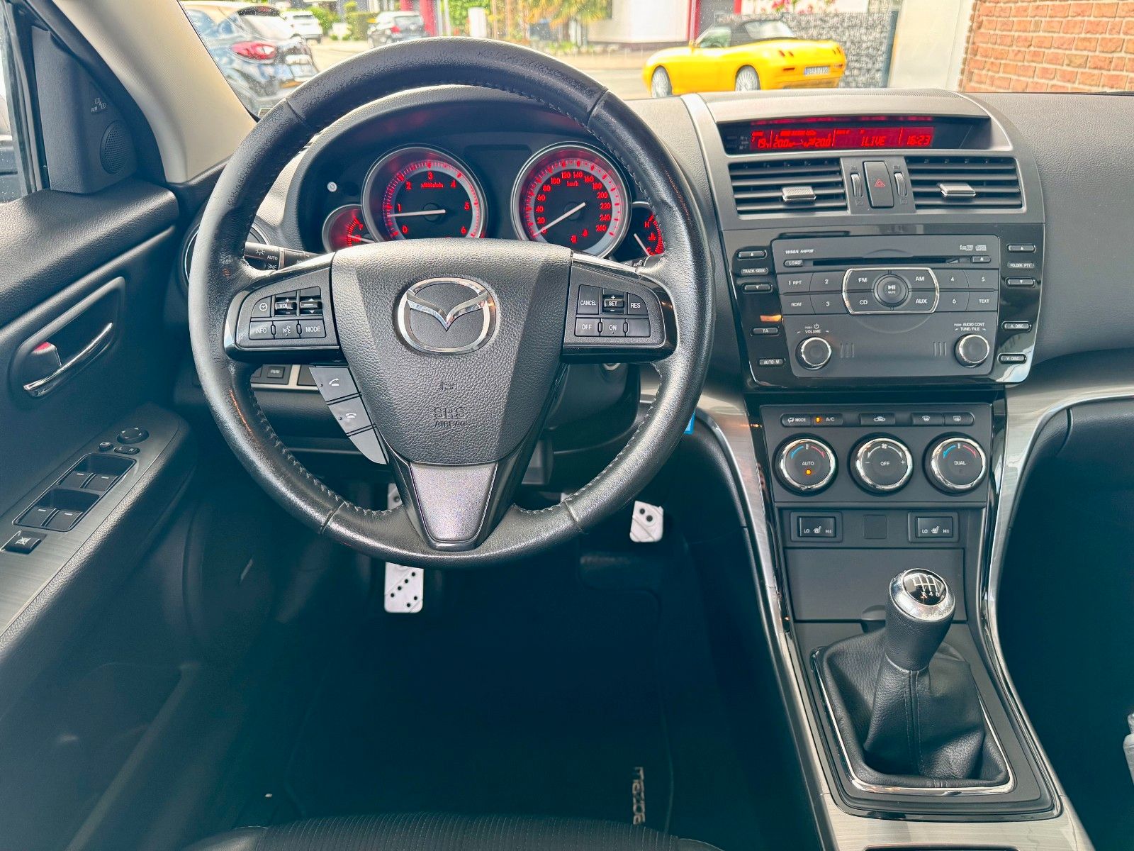 Fahrzeugabbildung Mazda 6 Kombi 2.2 CRDT Edition 125 Klima/Leder/AHK