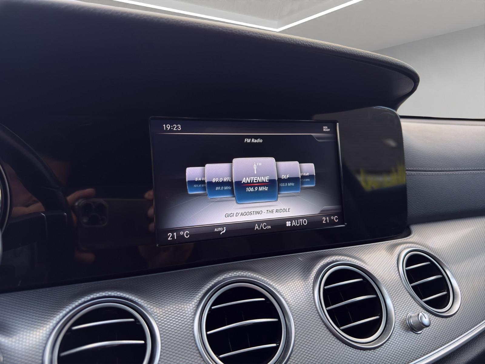 Mercedes-Benz E 220d AMG 9G SHD MULTIB NAVI TOTW CAM TEMP