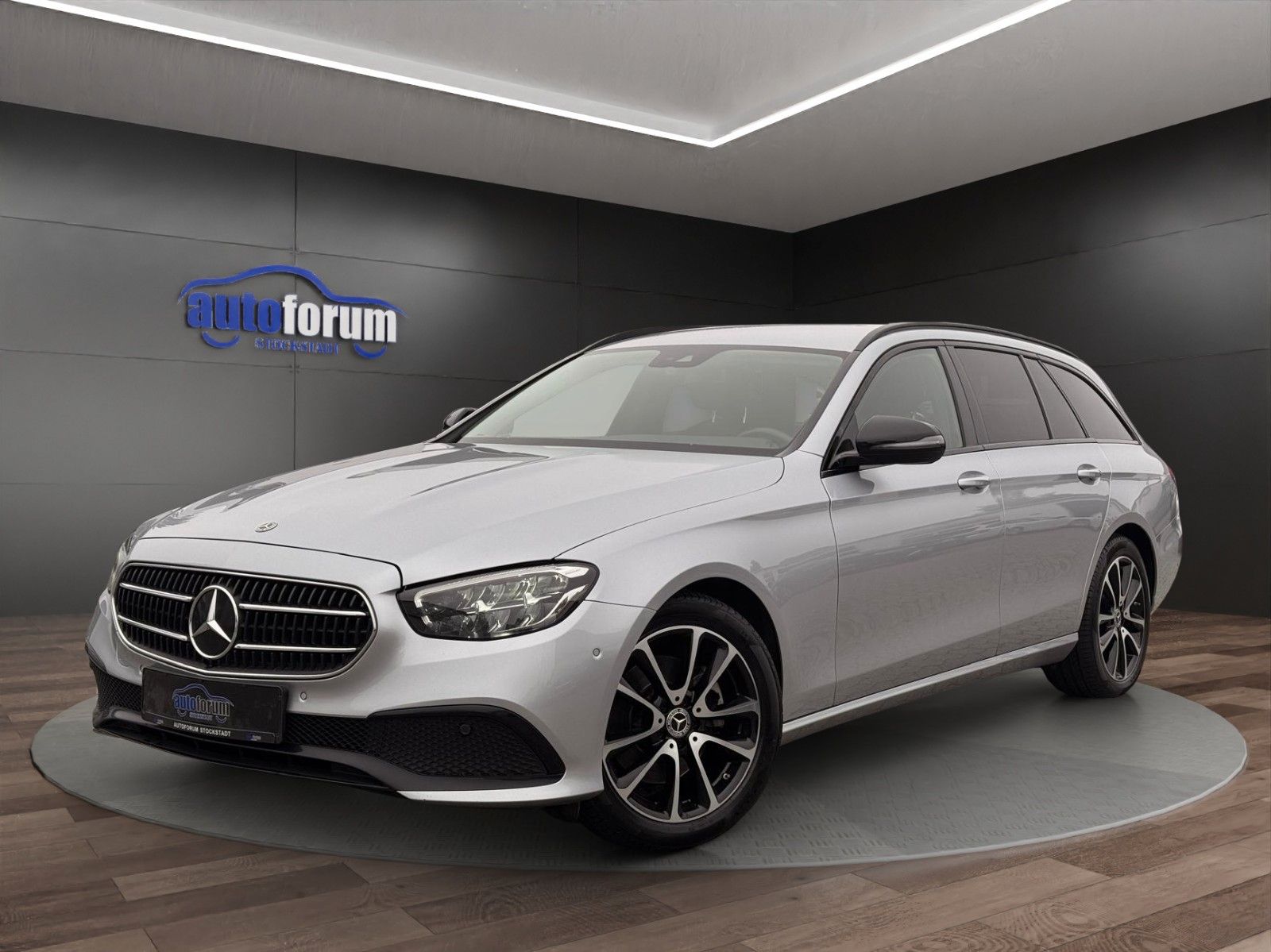 MERCEDES-BENZ E 220 d T 4Matic AHK°NIGHT°WIDESCREEN°AMBIENTE