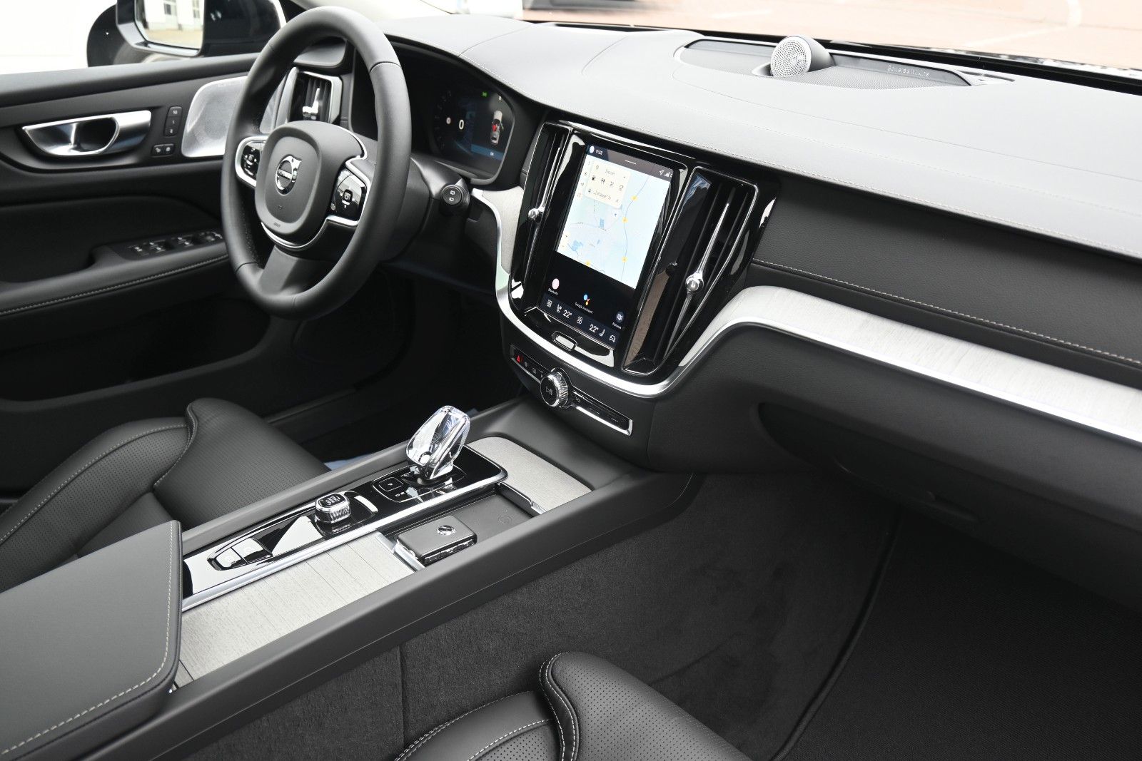 Fahrzeugabbildung Volvo V60 B4 DKG Ultra Dark*B&W*Massage*ACC*AHK*20"