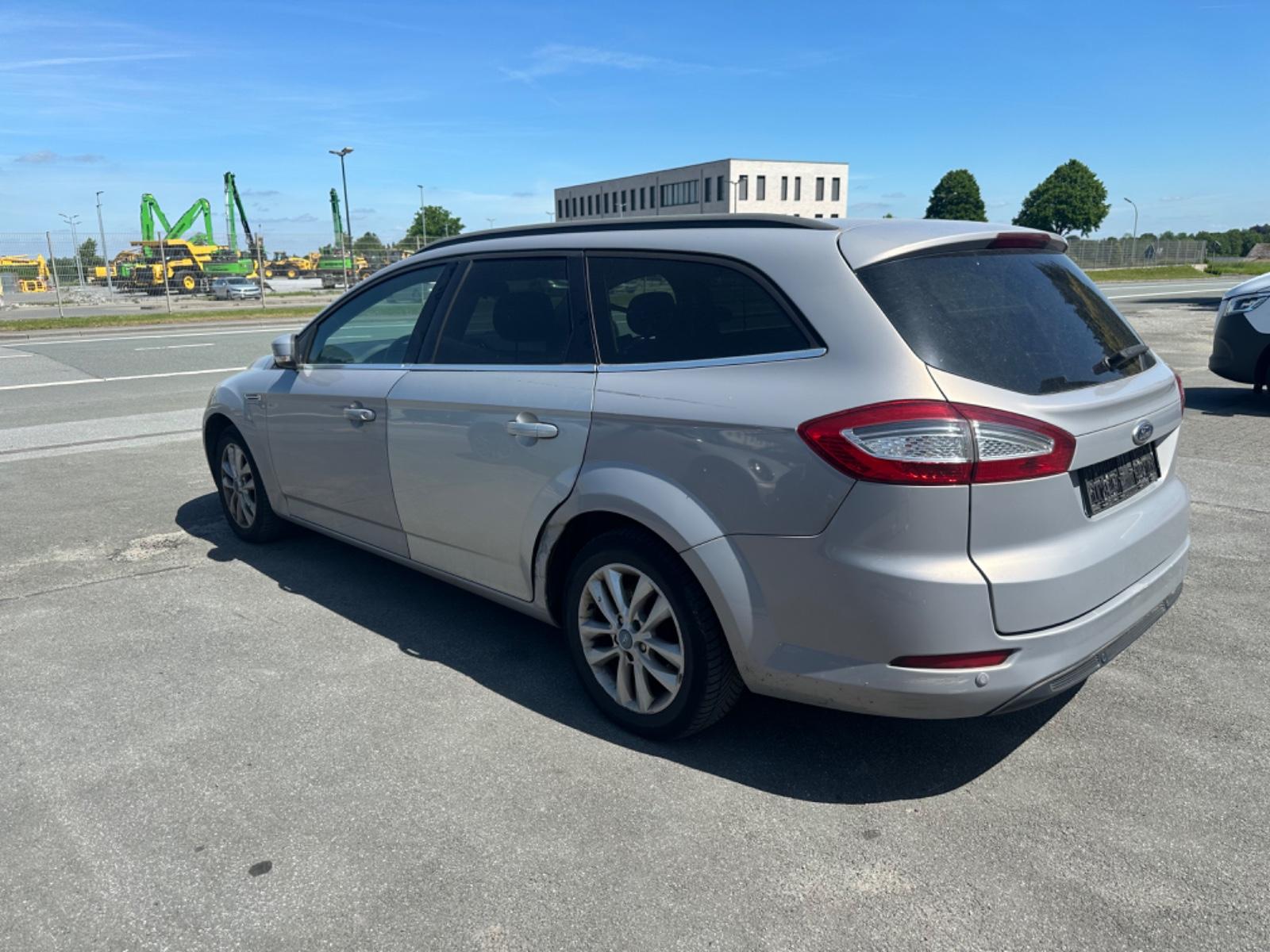 Ford Mondeo 2013 — interior
