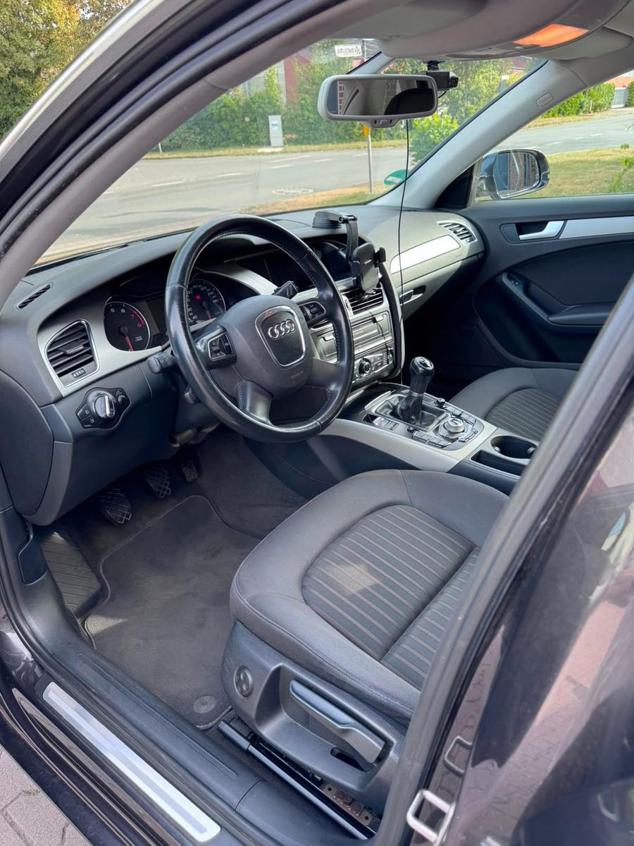 Audi A4 2010 — photo 12