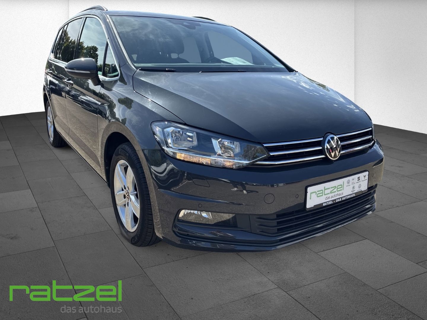 Fahrzeugabbildung Volkswagen Touran Comfortline 1.5 TSI DSG 7-Sitzer AHK ACC