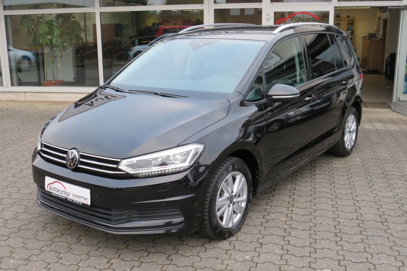 Fahrzeugabbildung Volkswagen Touran Comfort DSG AHK 7-SITZE KAMERA LED 1.H
