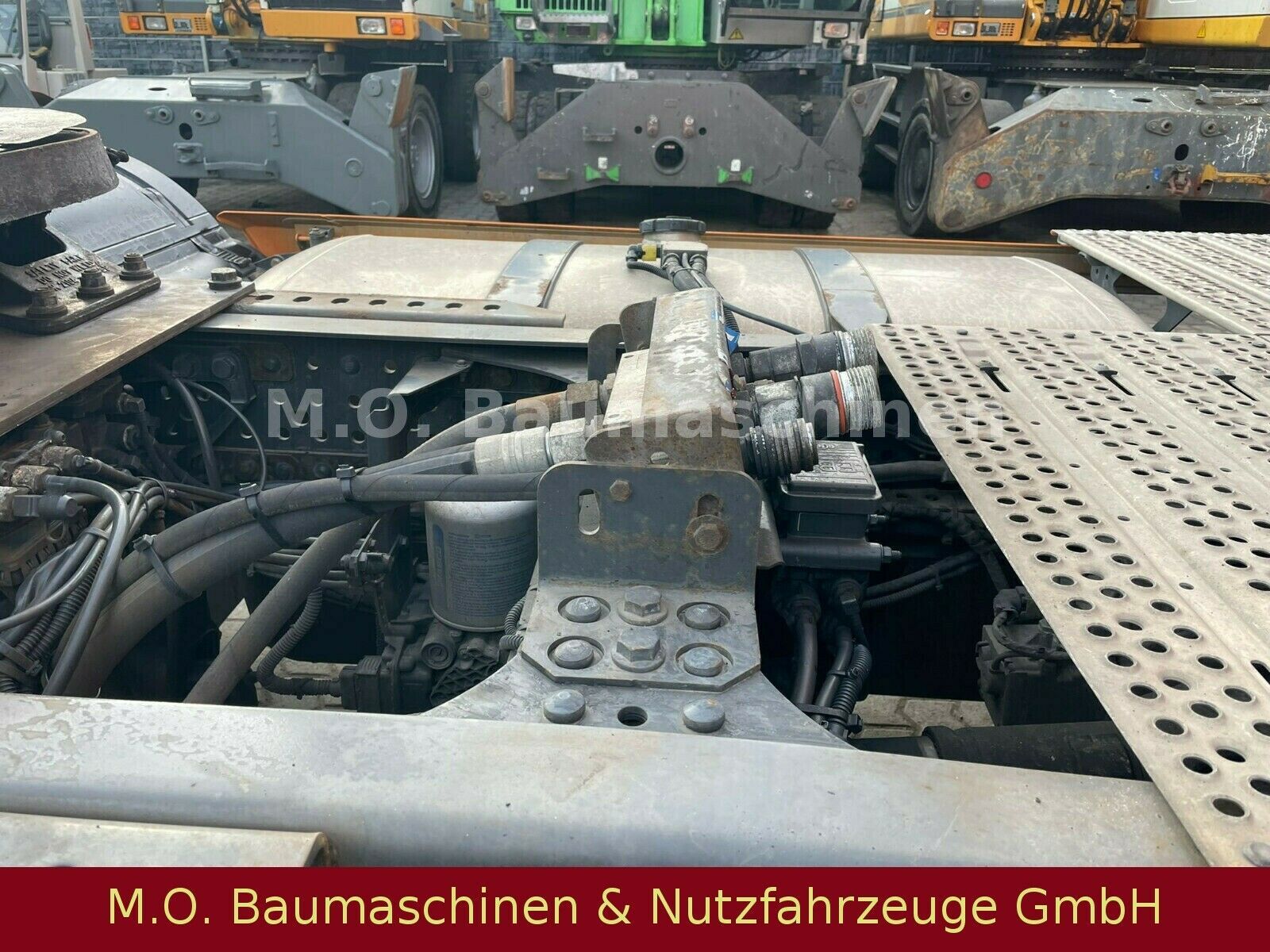 Fahrzeugabbildung Mercedes-Benz Actros 1843 / AC/ / Kipphyr./ Motorschaden /