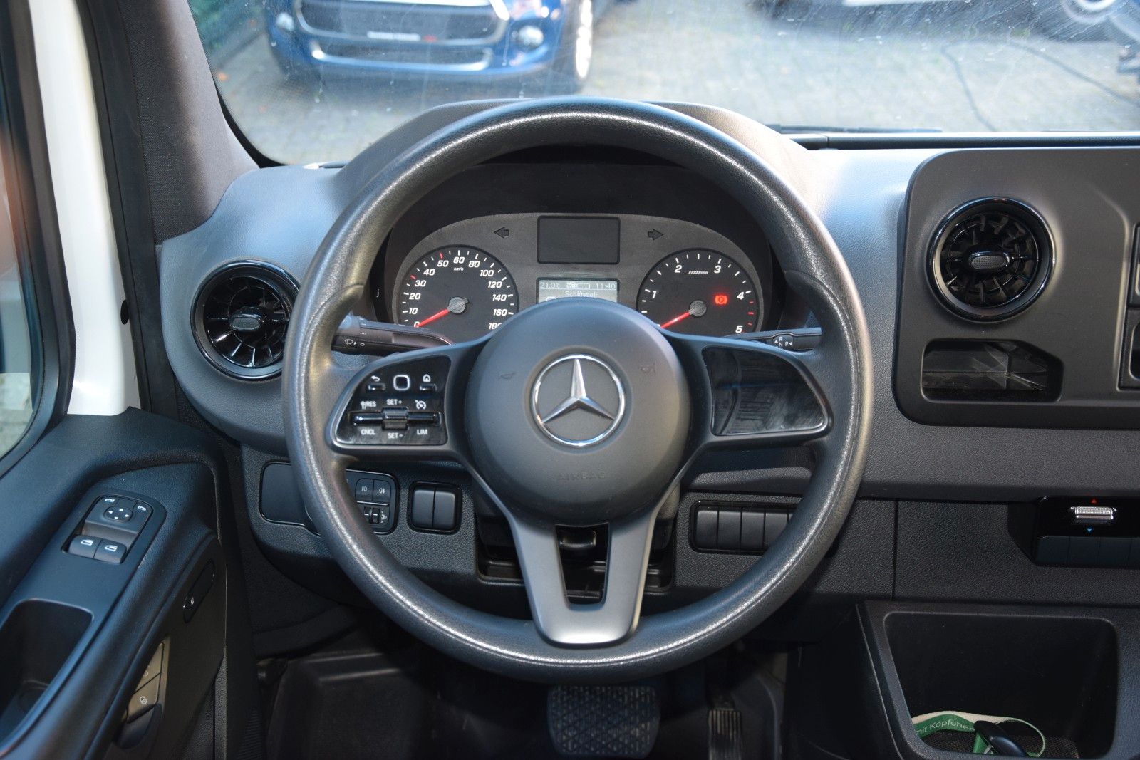 Fahrzeugabbildung Mercedes-Benz Sprinter III Pritsche DoKa Plane Tempomat Klima