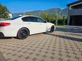 BMW 530d  G30 xDrive MPaket - BMW 530: Alcantara