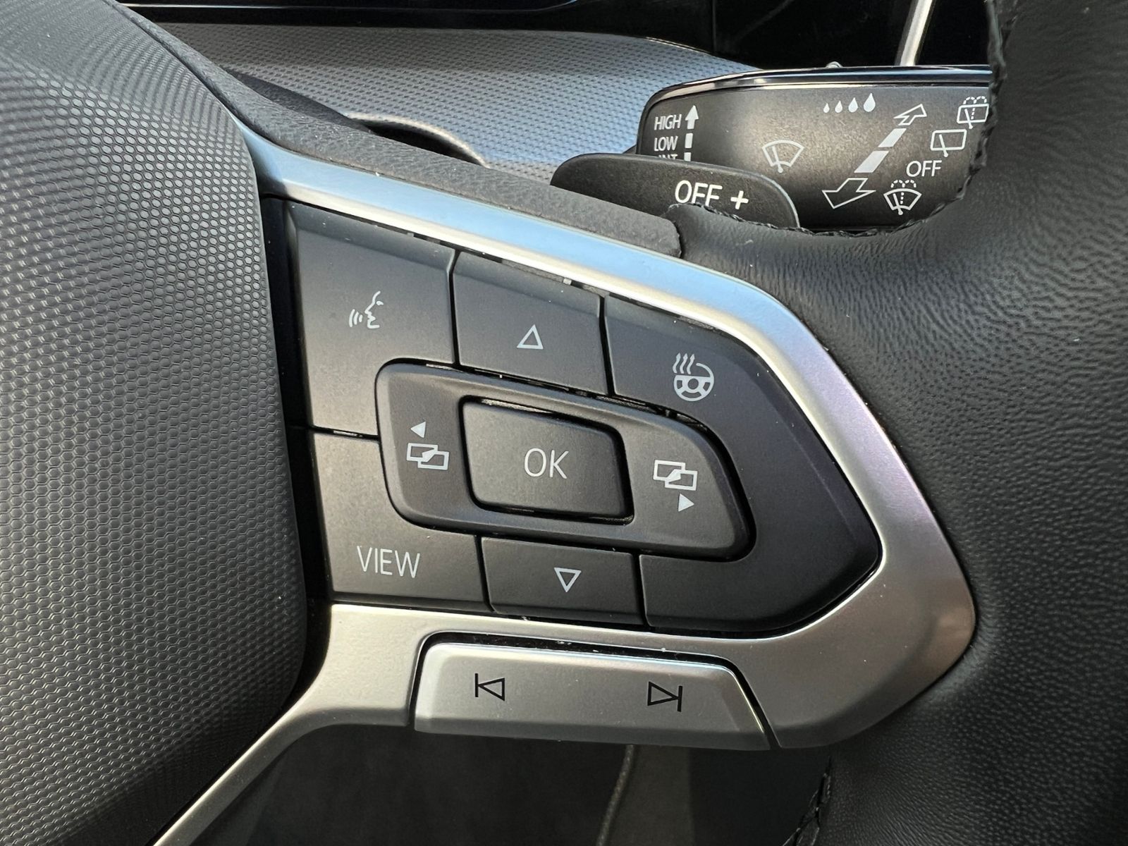 Fahrzeugabbildung Volkswagen Golf VIII Variant Style 1.5 eTSI DSG *LED, ergoA