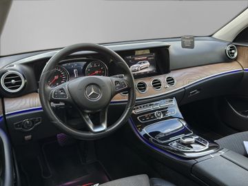 Mercedes E 200 - 11