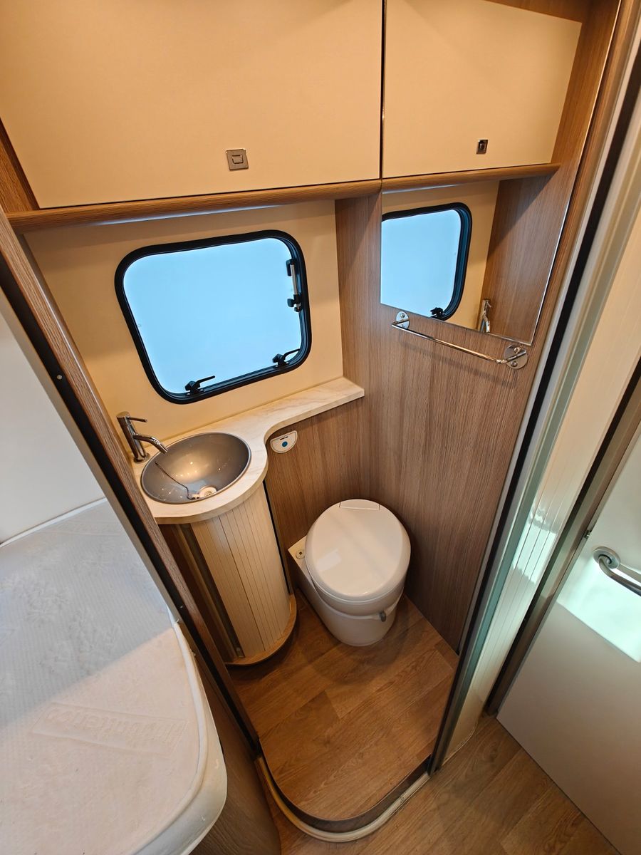 Fahrzeugabbildung XGO Dynamic 99 P + Hubbett, Solar, SAT, TV, Markise