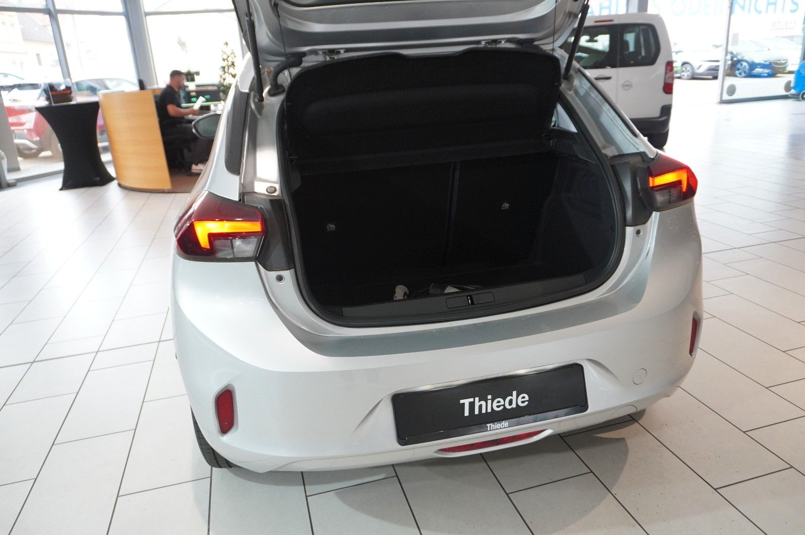 Fahrzeugabbildung Opel Corsa-e F EDITION 7KW NAVI/VIRT/TEMP/DAB/WÄRMEP.
