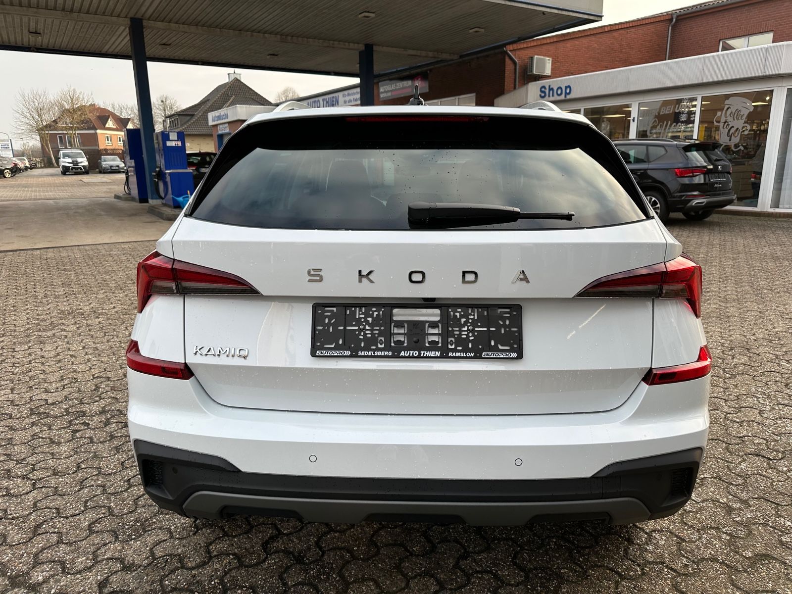 Fahrzeugabbildung SKODA Kamiq 1.0 TSI Selection DSG ACC/LED/PDC/eHeck