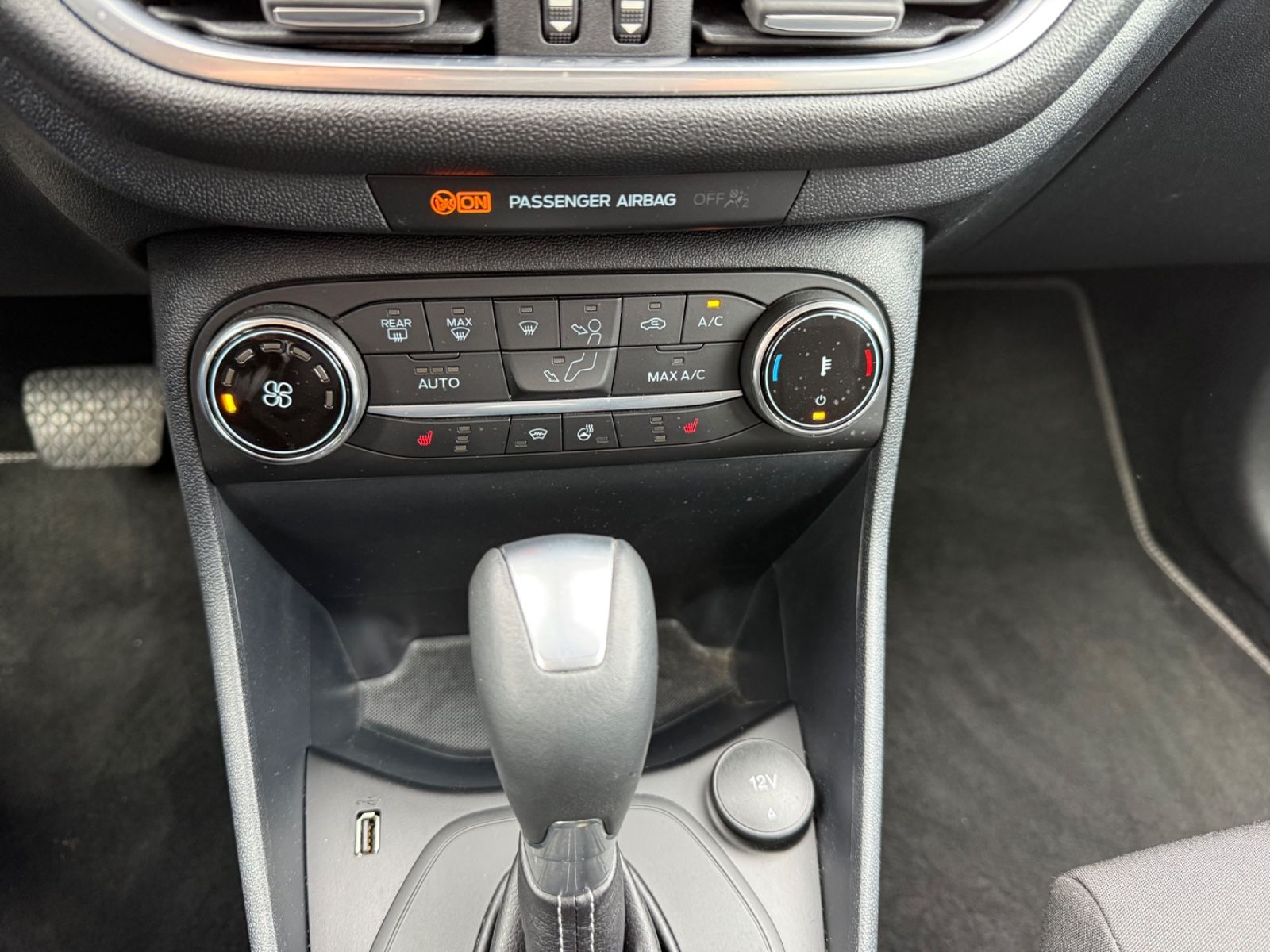 Fahrzeugabbildung Ford Fiesta Titanium X Navi