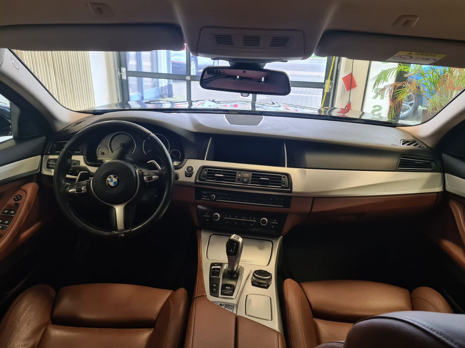 Fahrzeugabbildung BMW 520 d xDrive / AHK / Bi-XENON / LEDER