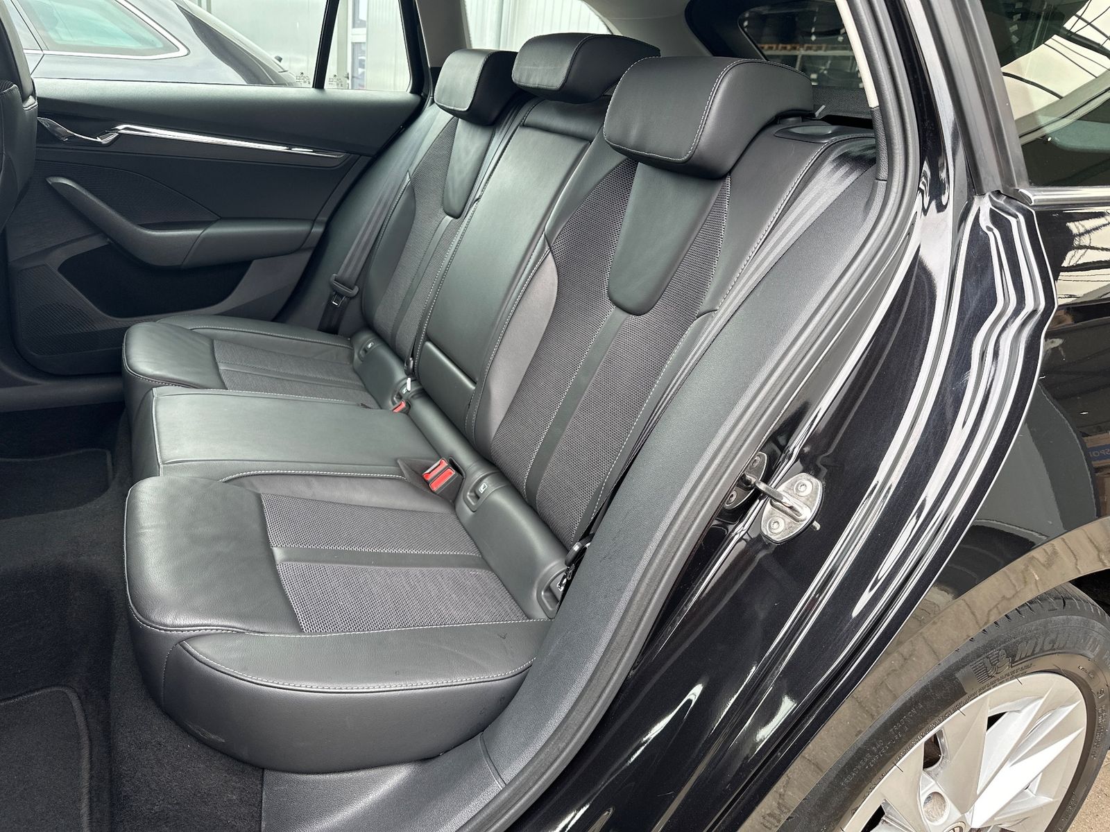 Fahrzeugabbildung SKODA Octavia Combi Style NAV+LED+KAMERA+AHK+ACC+17ZO