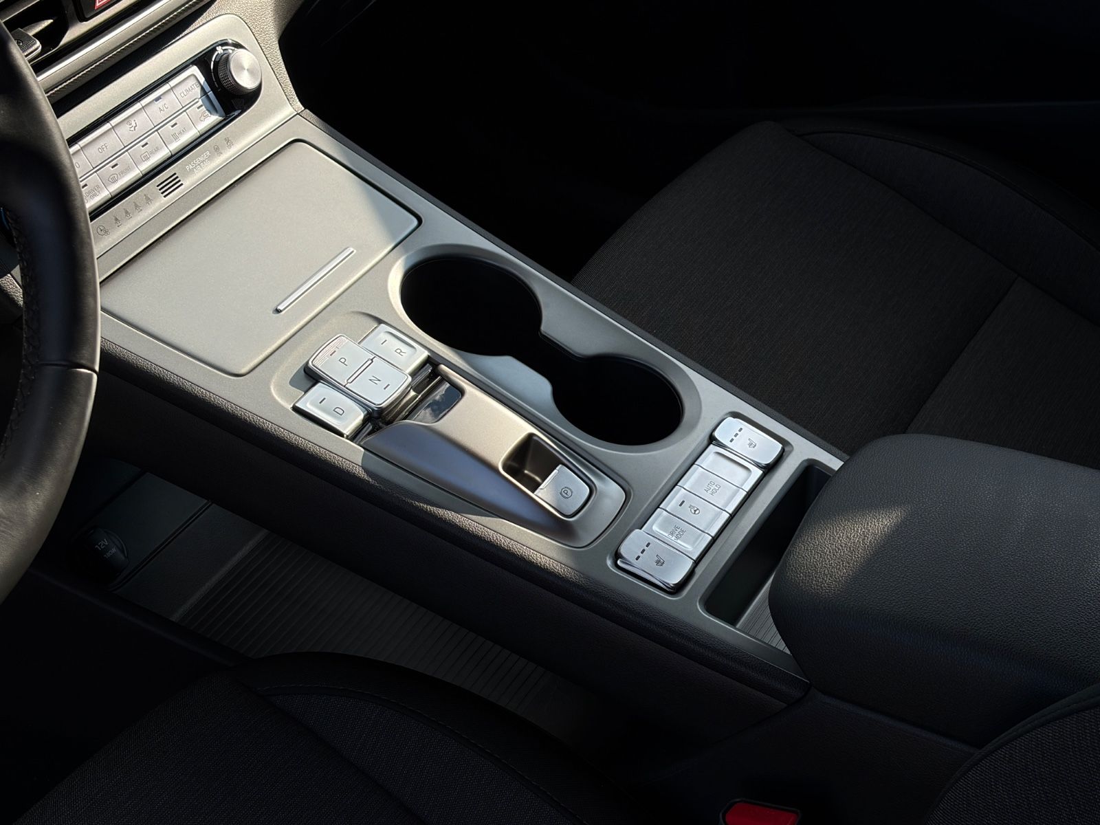 Fahrzeugabbildung Hyundai KONA E Select 2WD ACC PDC CAM LHZ SHZ CarPlay