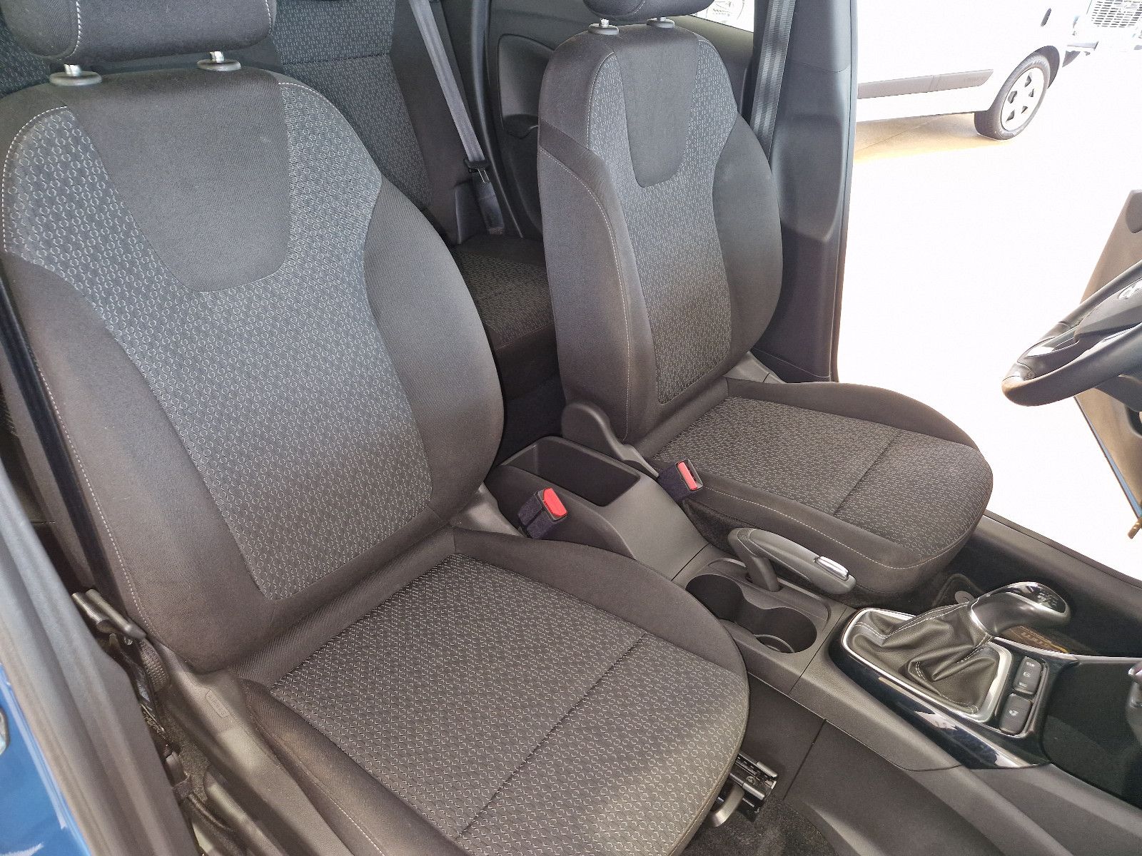 Fahrzeug 18 Fahrzeugabbildung Opel Crossland (X)