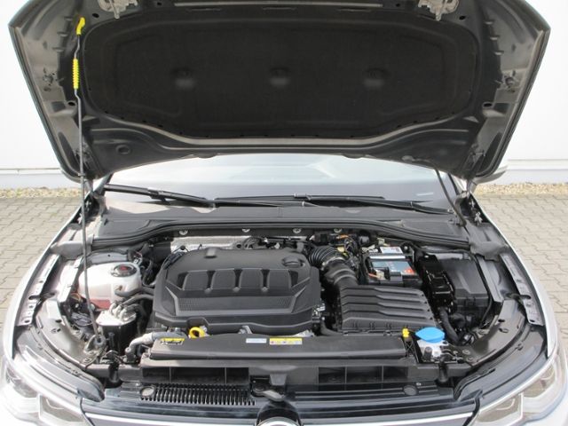 Golf VIII Variant 2.0 TDI 150 PS Life AHK/LED/NA