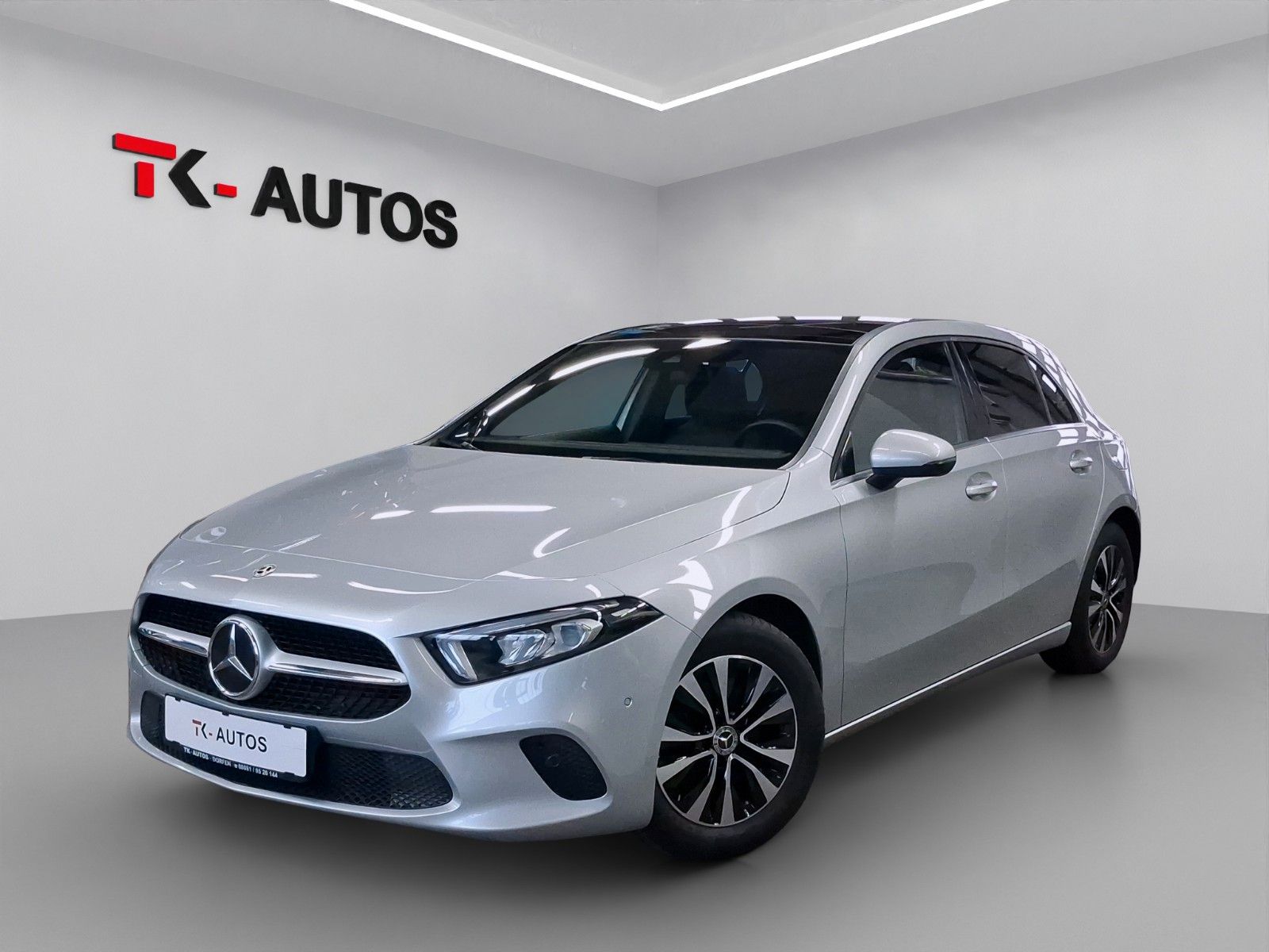 MERCEDES-BENZ A 200,1.Hand,Navi,LED,Panorama,MBUX,Kamera,AHK