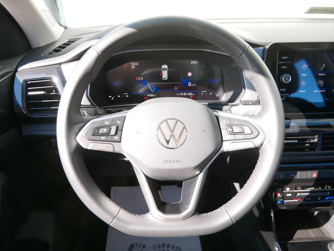 Fahrzeugabbildung Volkswagen T-Cross 1.0 TSI Life NEU31T ACC LED SHZ PDC ALU
