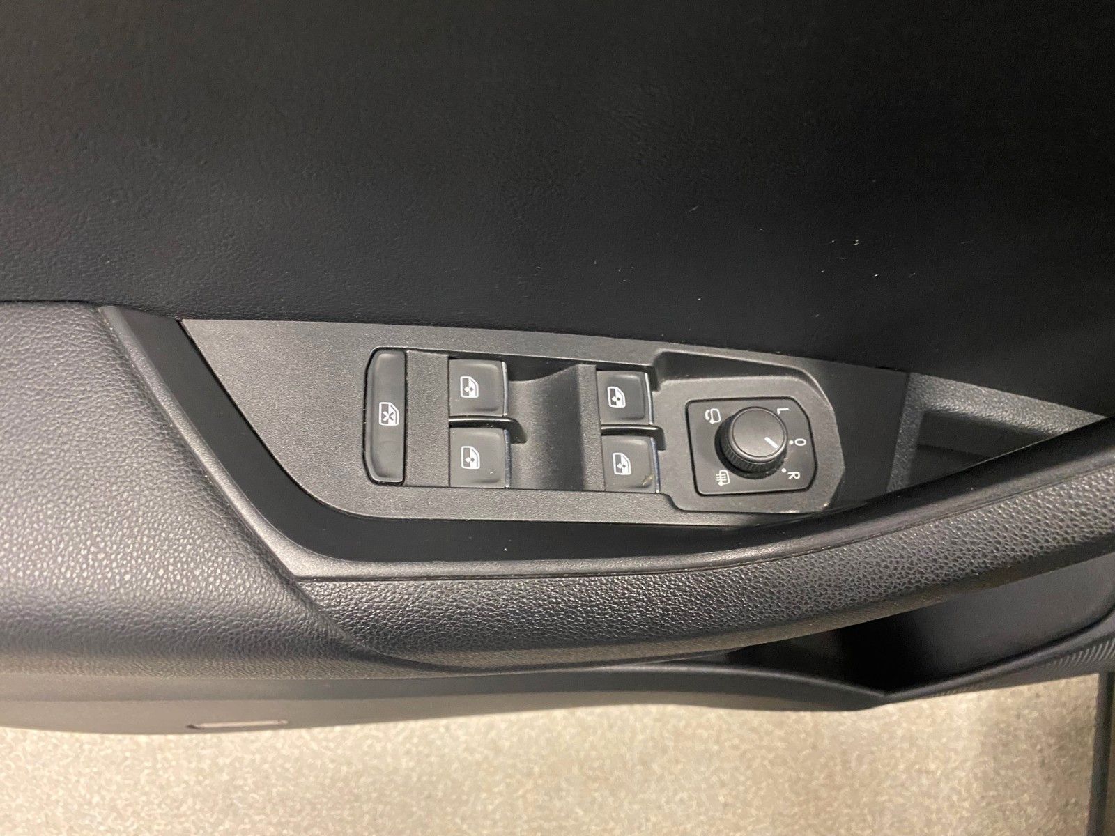 Fahrzeugabbildung SKODA Karoq 1.5 TSI Style+AHK schwenk+LED+NAVIGATION+