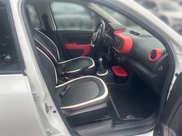 Fahrzeugabbildung Renault Twingo Luxe 0.9 TCe 90 Sportpaket Soundsystem Kl