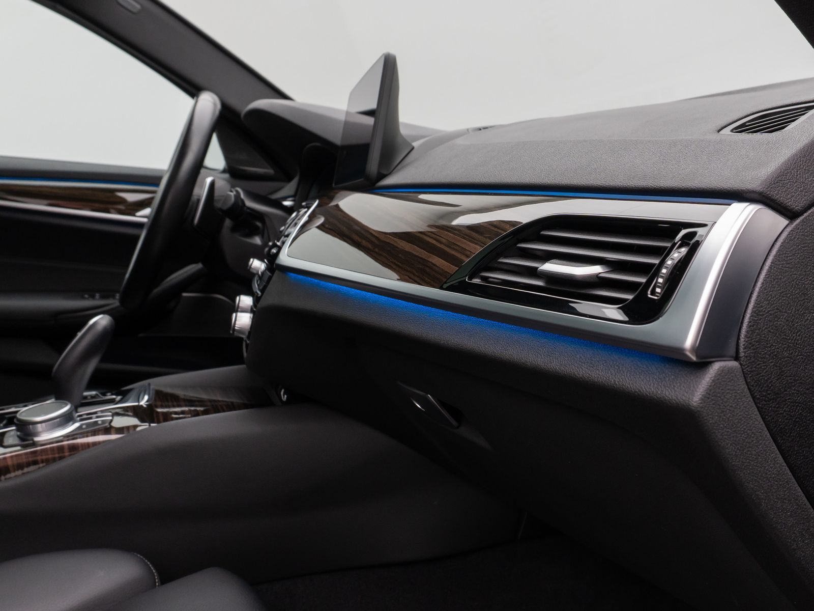 Fahrzeugabbildung BMW 530e Panorama Kamera DAB H/K WLAN Alarm Sport
