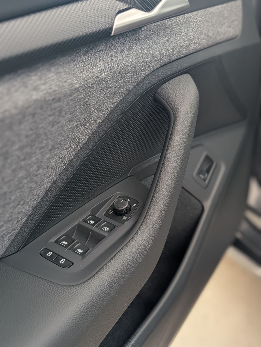 Fahrzeugabbildung SKODA Superb IV 2.0TDI DSG 4x4 MATRIX PANO NEUES MODEL
