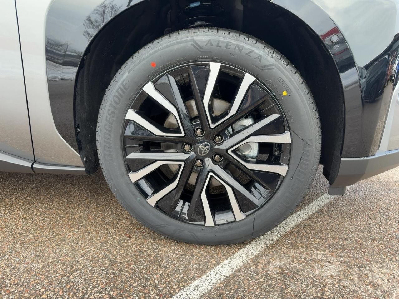 Fahrzeugabbildung Toyota bZ4X AWD Lounge *Leder+Pano+JBL+360+252kW