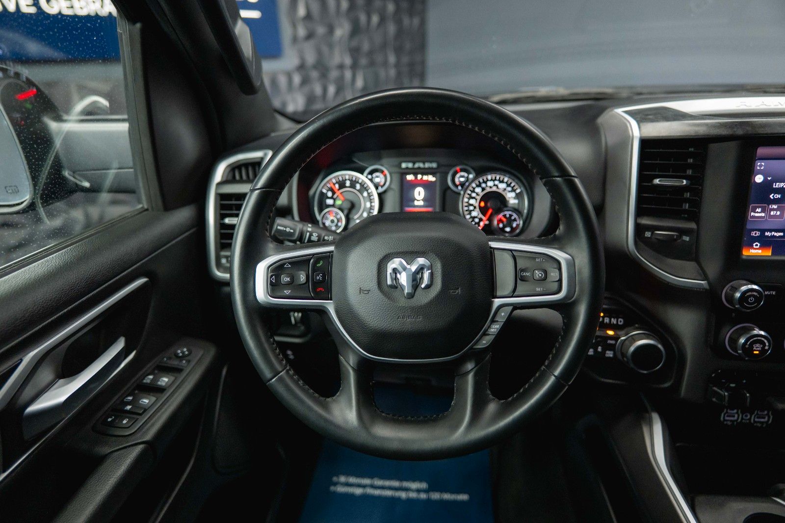 Fahrzeugabbildung Dodge RAM 5.7 V8 HEMI 4x4 OFFROAD Night-Paket *LED*19%