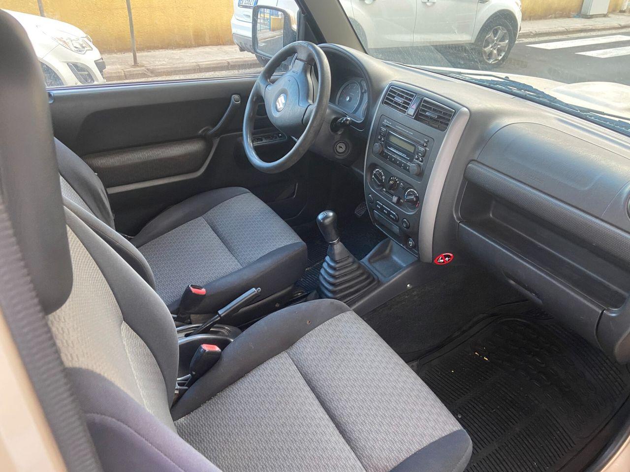 Suzuki Jimny 2007 — interior