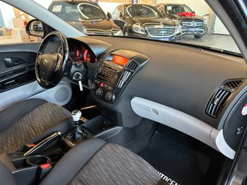 MYAUTOCENTER – Gebraucht- und Jahreswagen mit Werkstattservice in Pfaffenhofen Kia cee´d Sportswagon Vision*2. Hand*Klima*AHK*SHZ*