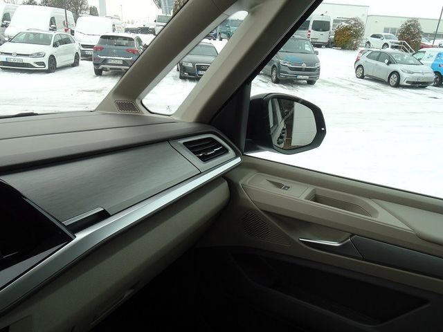 T7 Multivan 2.0 TDI DSG Life / Advanced