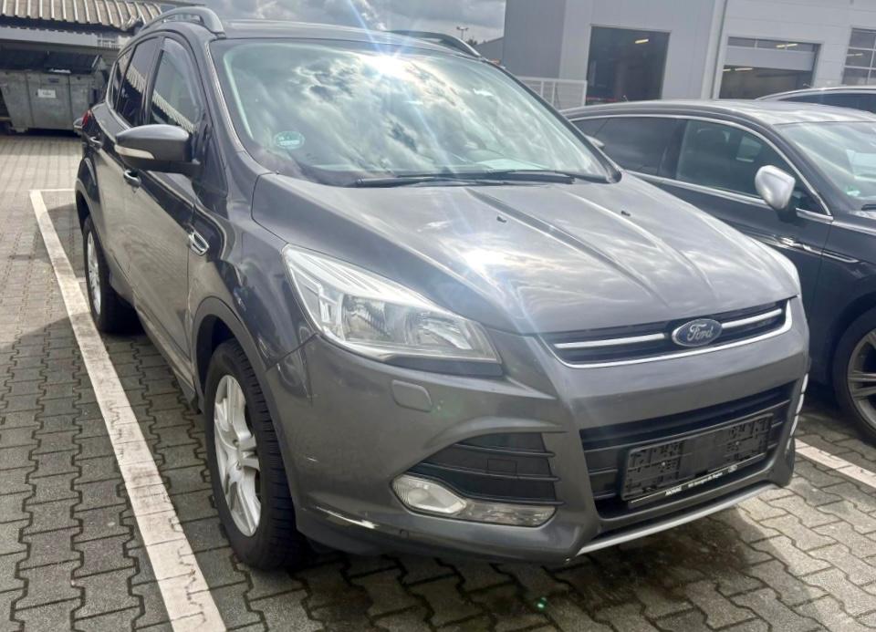 Ford Kuga 2.0 TDCI 4x4 Titanium,SCHALTER,NAVI,AHK,PDC