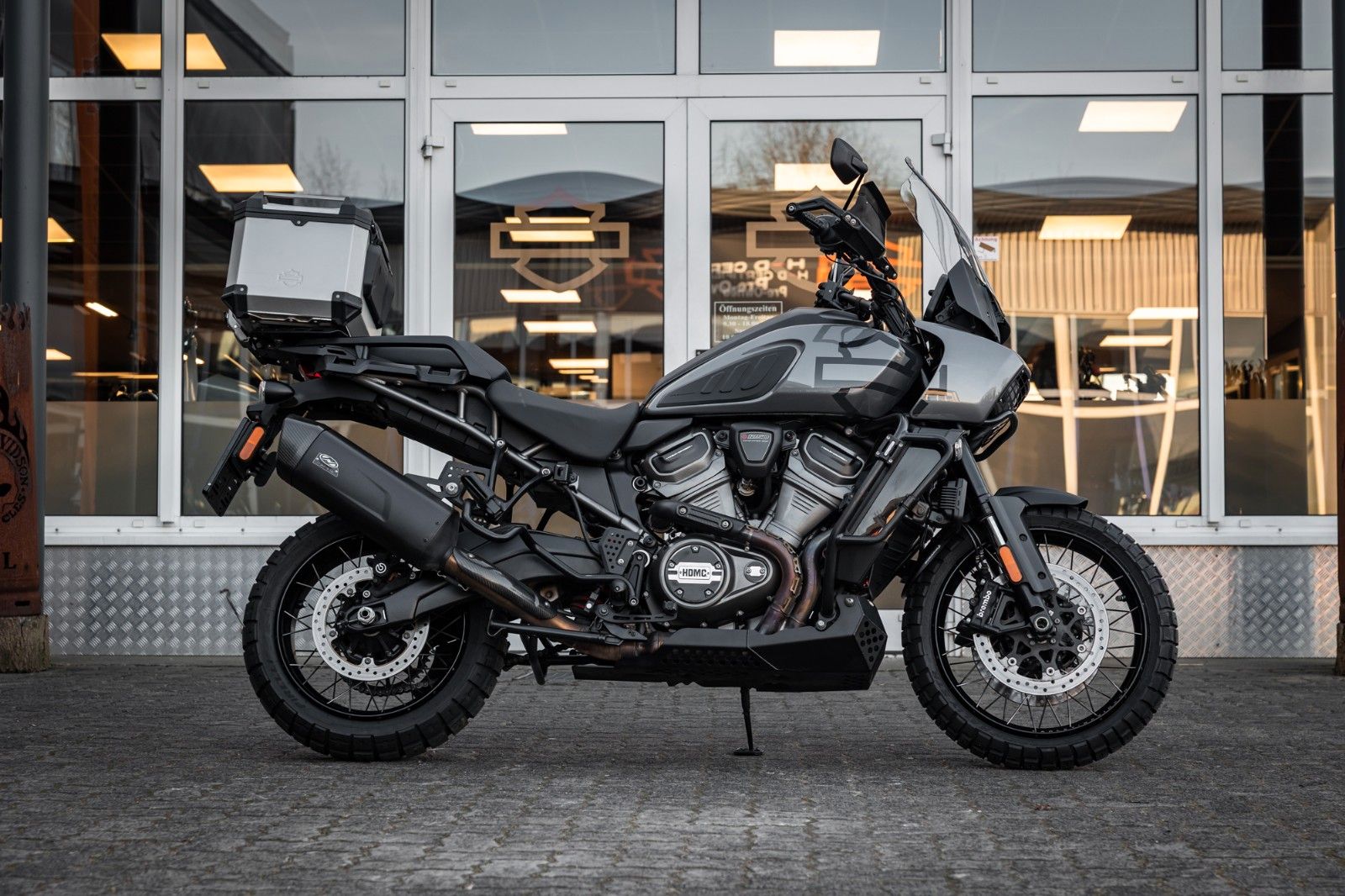 Fahrzeugabbildung Harley-Davidson RA1250S Pan America Special - JEKILL & HYDE -