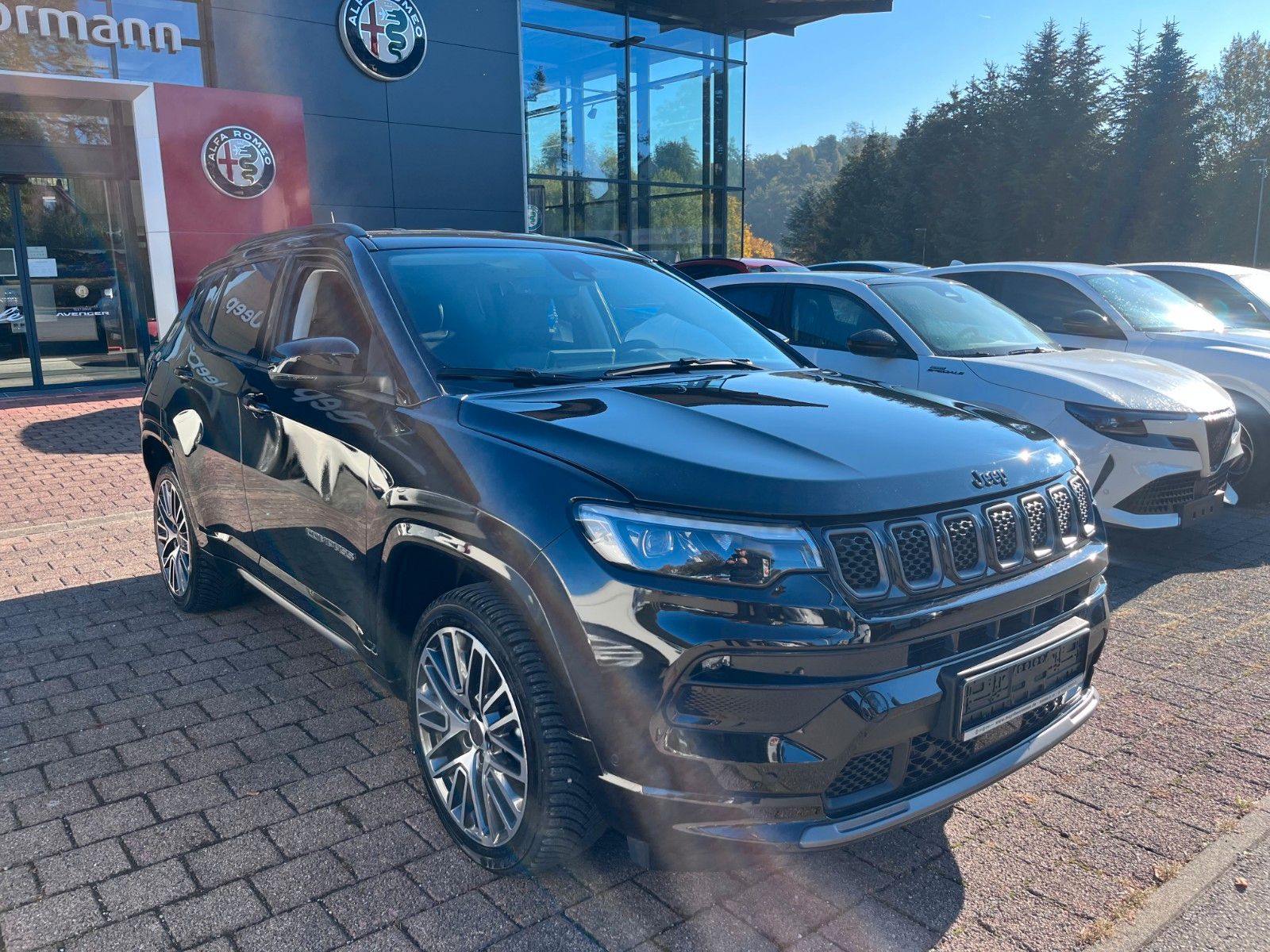 Fahrzeugabbildung Jeep Compass Summit Mild-Hybrid FWD Navi elektr. uvm